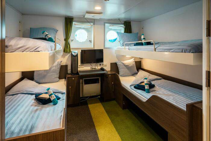 Oceanwide Expeditions, Ortelius, Quadruple Porthole 01 ©Olaf Kramer - Oceanwide Expeditions.jpg